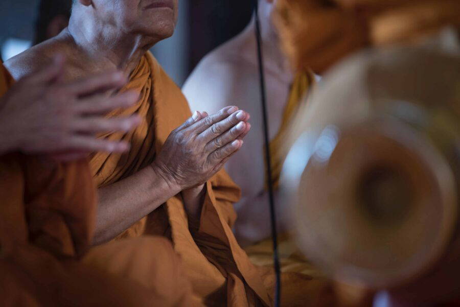 Ervaar dienstbaarheid dankzij deze cursus deugdenyoga