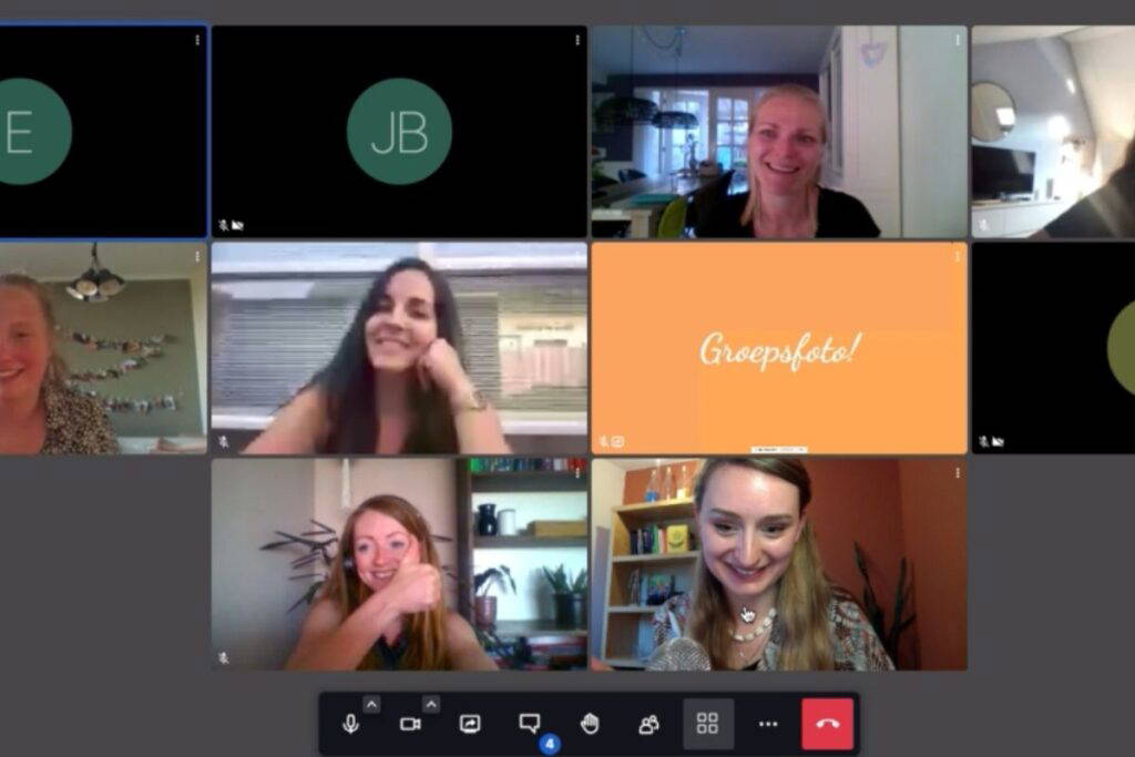 Een onderdeel van het illustrator traject zijn de maandelijkse live sessies met instructeur Janneke