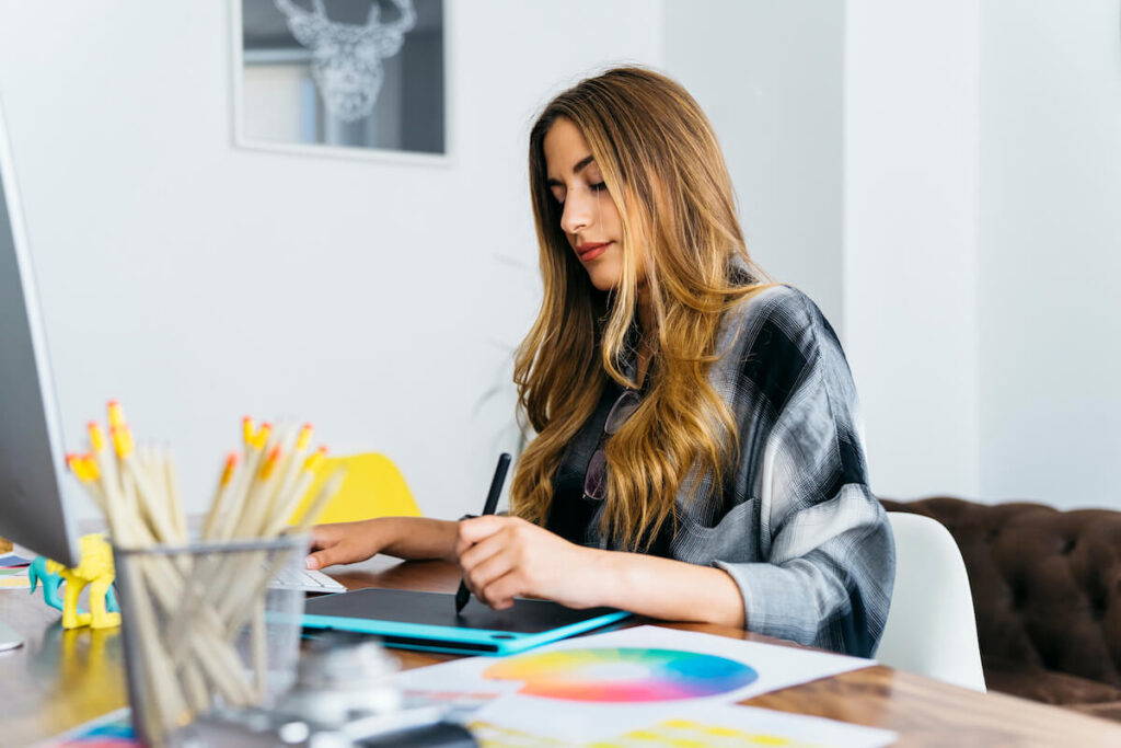 In dit onderdeel gaan we kijken naar hoe je je eigen illustraties kunt maken met de potloden en penselen van illustrator