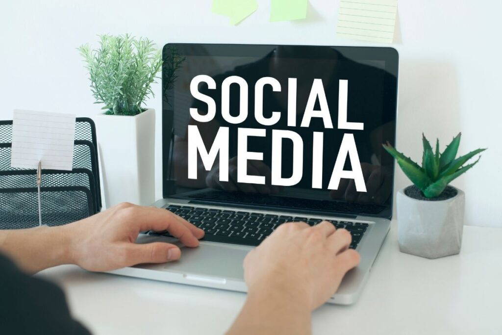 In het illustrator traject leer je hoe je social media posts kunt ontwerpen met Adobe Illustrator