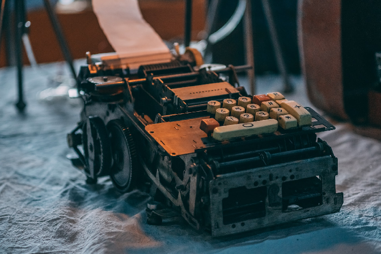 Een computer kan heel goed rekenen, in dit onderdeel zie je hoe dat werkt. Je ziet welke soort berekeningen een computer kan maken, en hoe je hiermee een programma maakt.