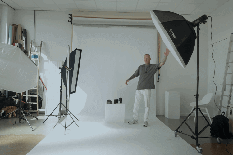 Neem een kijkje in verschillende fotografie studio's en leer wat je echt nodig hebt om aan de slag te gaan