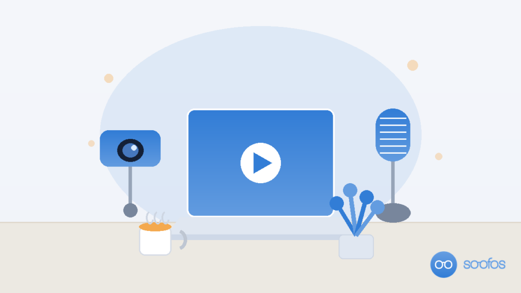 Illustratie van een werkplek om een online cursus te maken: laptop met videocursus, webcam en microfoon in Soofos-blauw.
